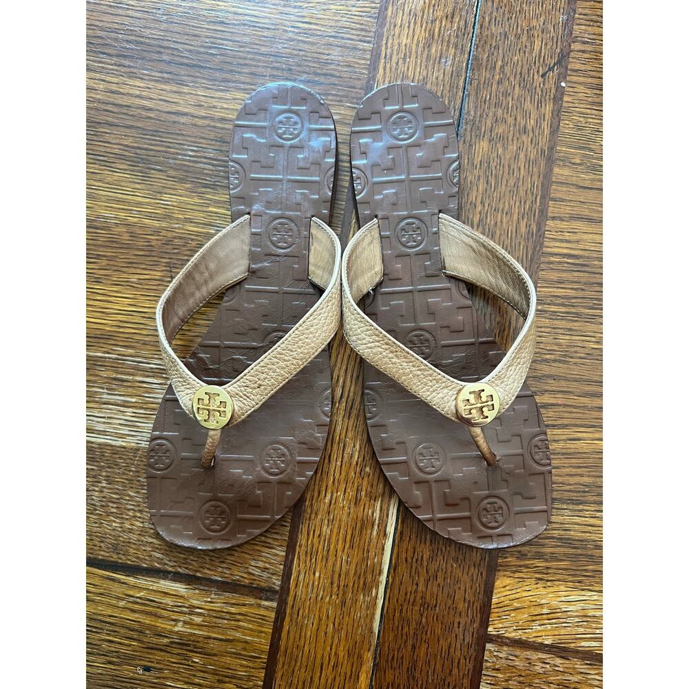 Tory Burch Gold Leather Medallion Logo Thong Sandals Flip Flops Sz 8.5 - Picture 6 of 10